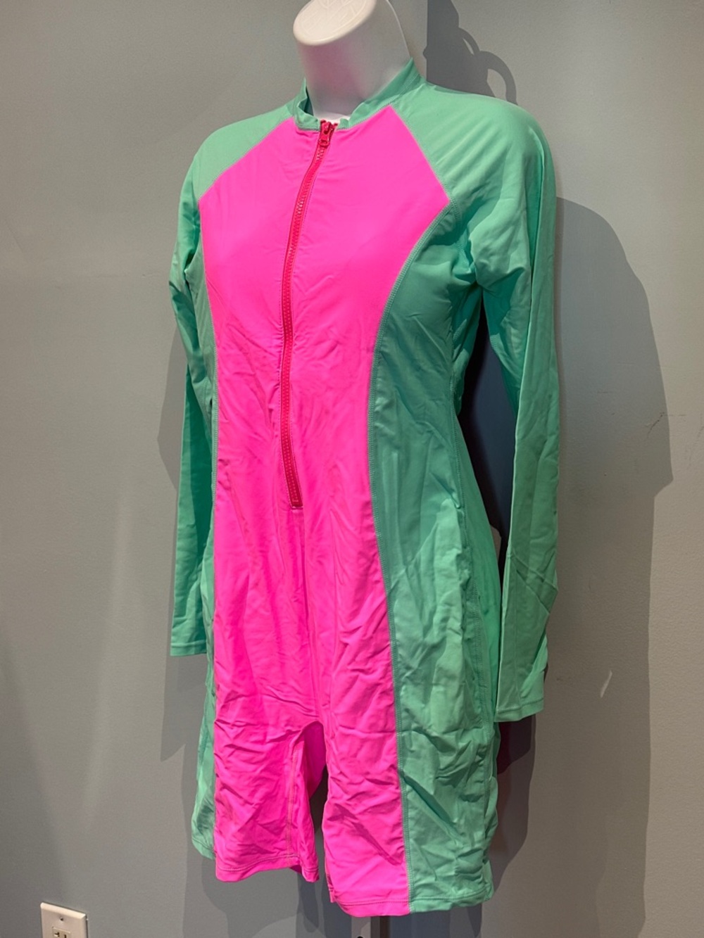 Century Star Long Sleeve Colorblock Rash Guard XLarge NWOT Pink Mint - Picture 3 of 13